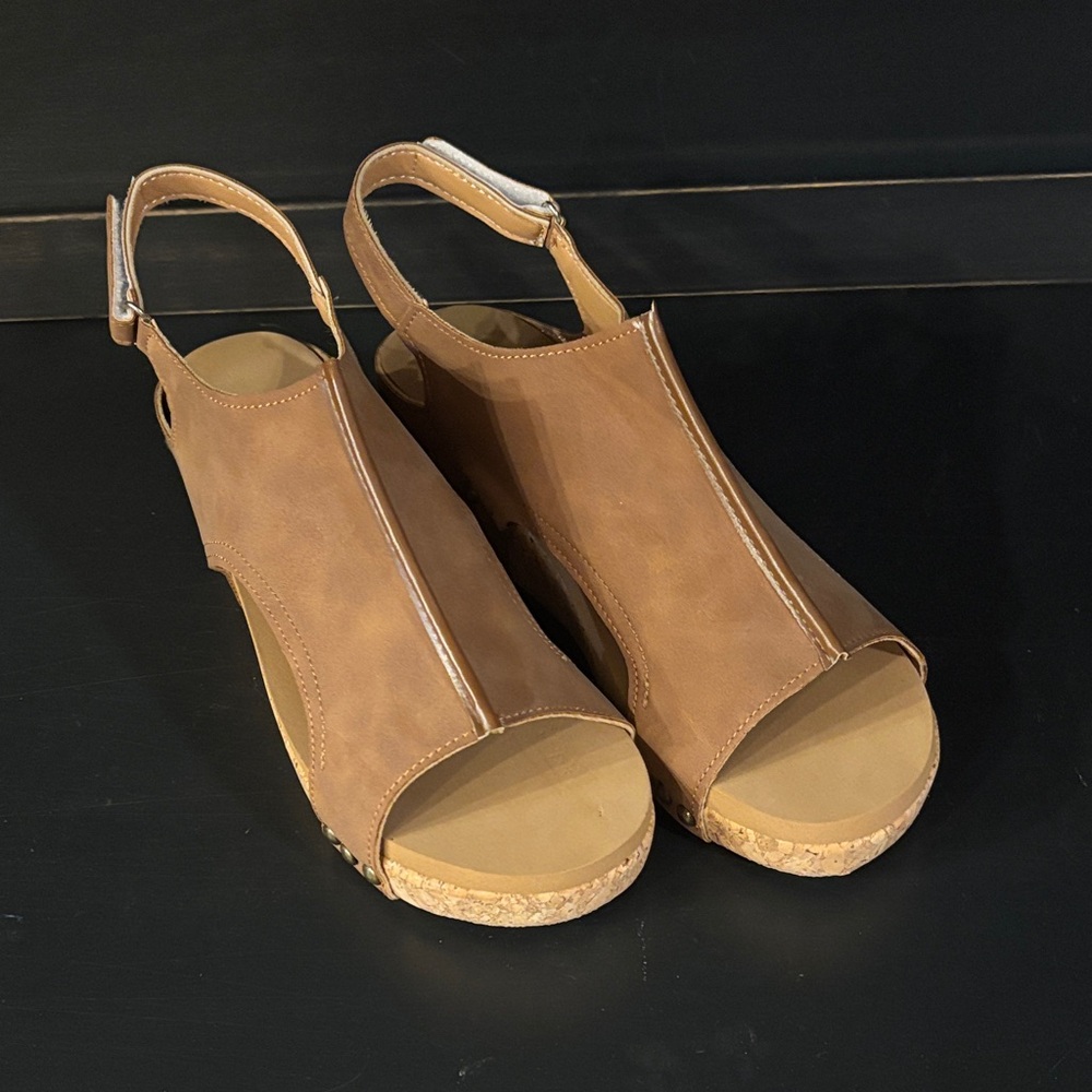 Elegant Tan Women's Sandals